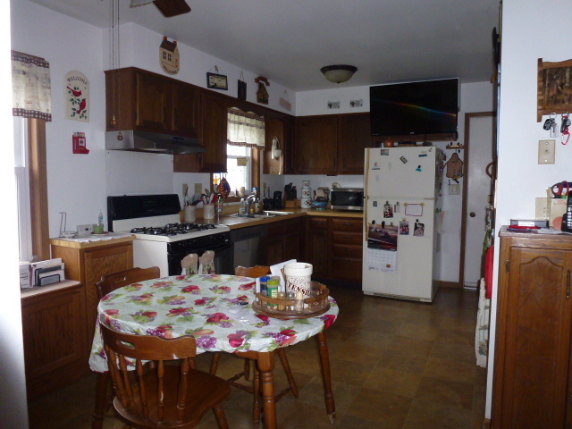 3 Deerefield Court, Clinton, IL 61727