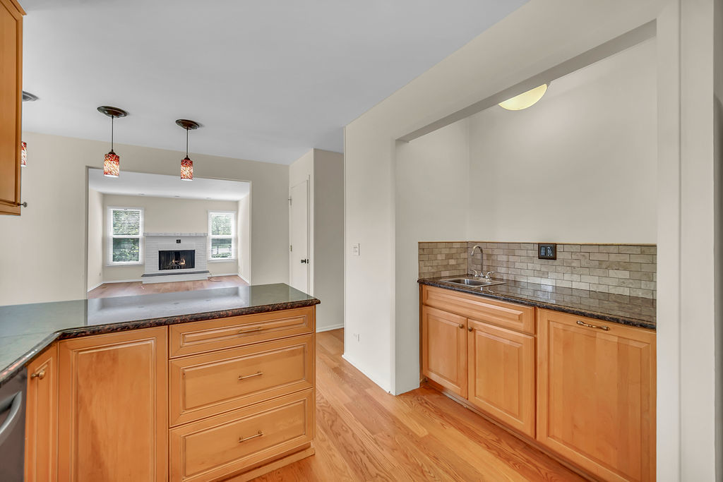 1100 LOCKWOOD Drive, Buffalo Grove, IL 60089