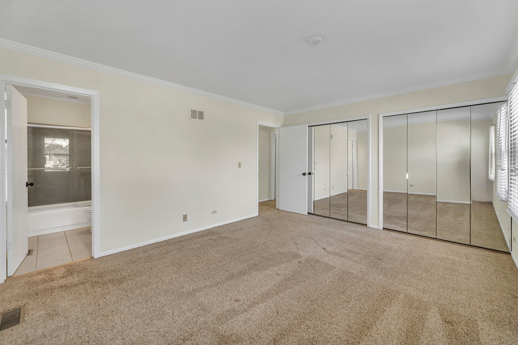 1100 LOCKWOOD Drive, Buffalo Grove, IL 60089