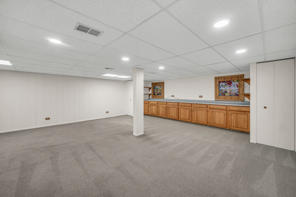 1100 LOCKWOOD Drive, Buffalo Grove, IL 60089