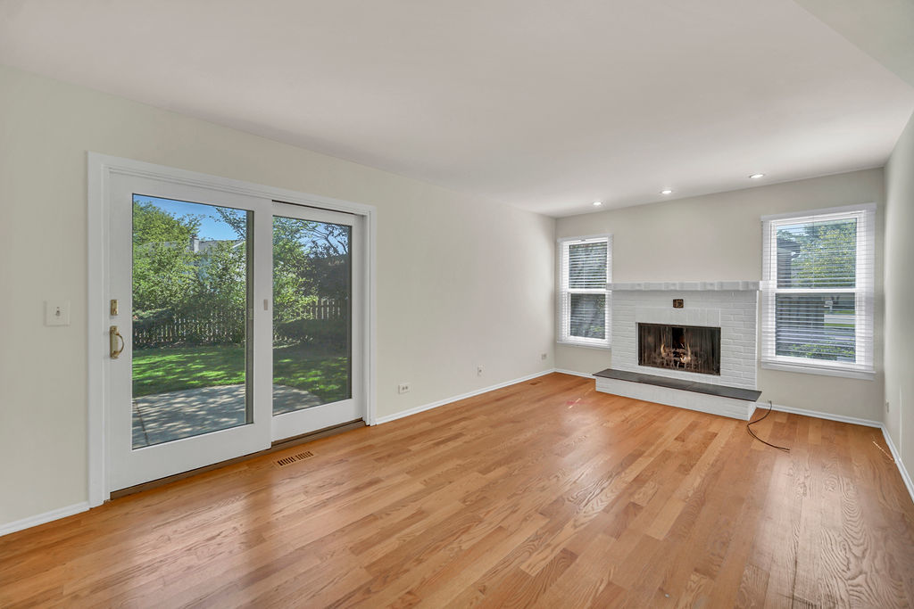 1100 LOCKWOOD Drive, Buffalo Grove, IL 60089