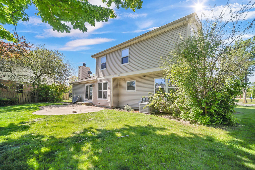 1100 LOCKWOOD Drive, Buffalo Grove, IL 60089