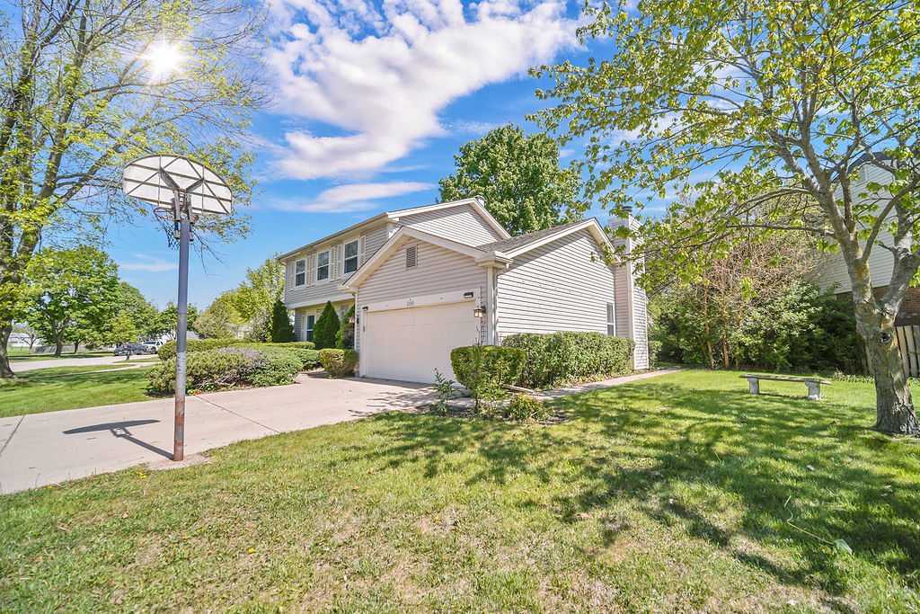 1100 LOCKWOOD Drive, Buffalo Grove, IL 60089