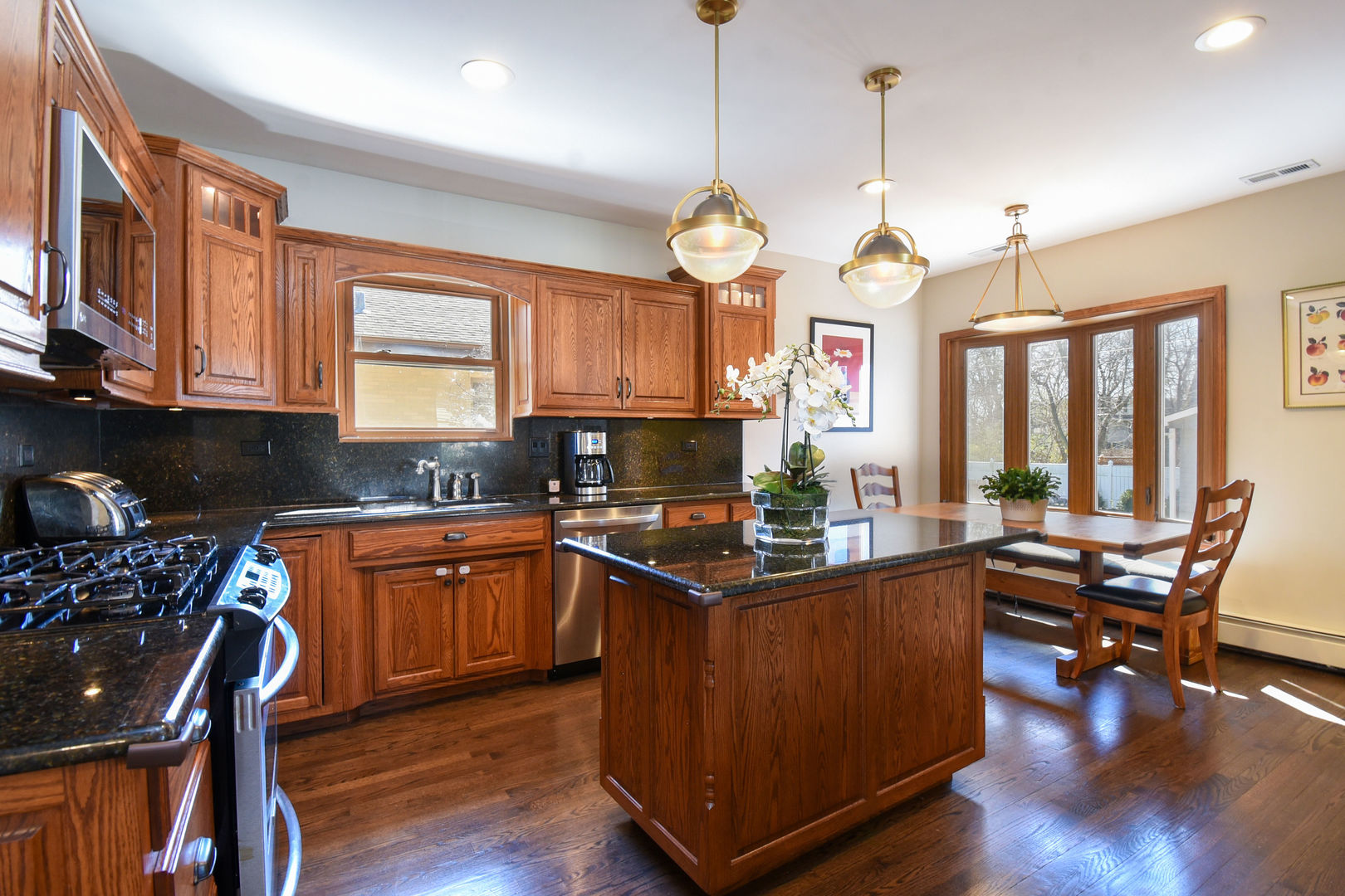 349 Blackhawk Road, Riverside, IL 60546