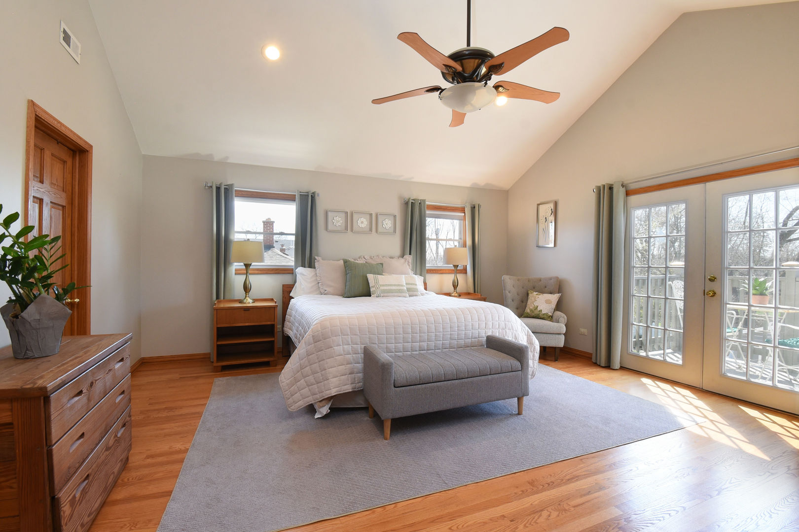 349 Blackhawk Road, Riverside, IL 60546