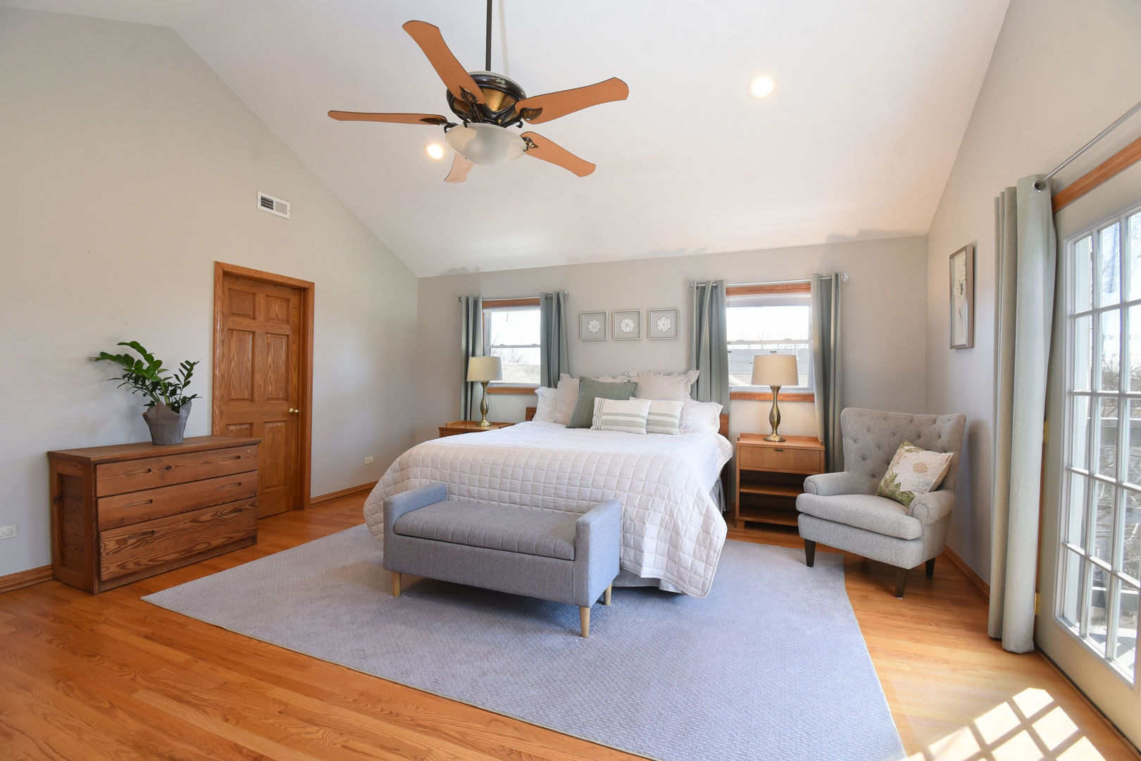 349 Blackhawk Road, Riverside, IL 60546