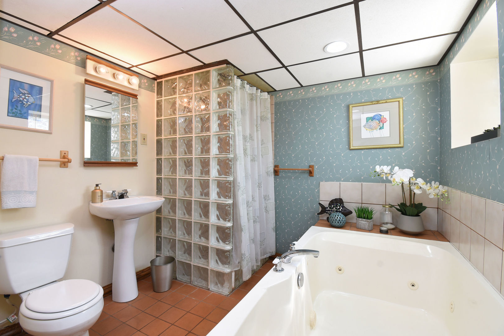 349 Blackhawk Road, Riverside, IL 60546