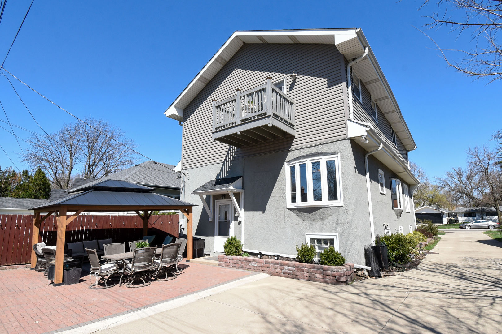 349 Blackhawk Road, Riverside, IL 60546