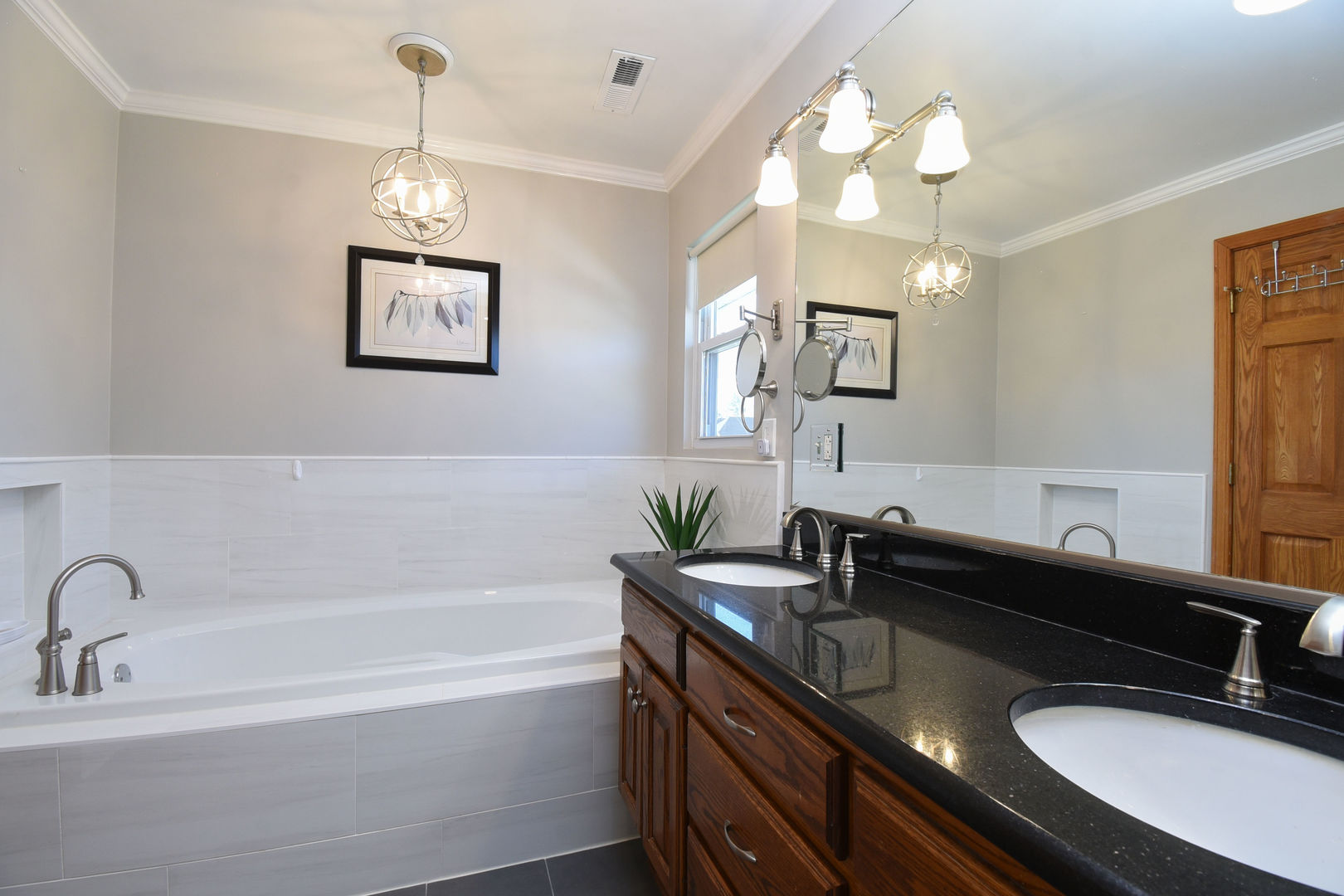 349 Blackhawk Road, Riverside, IL 60546