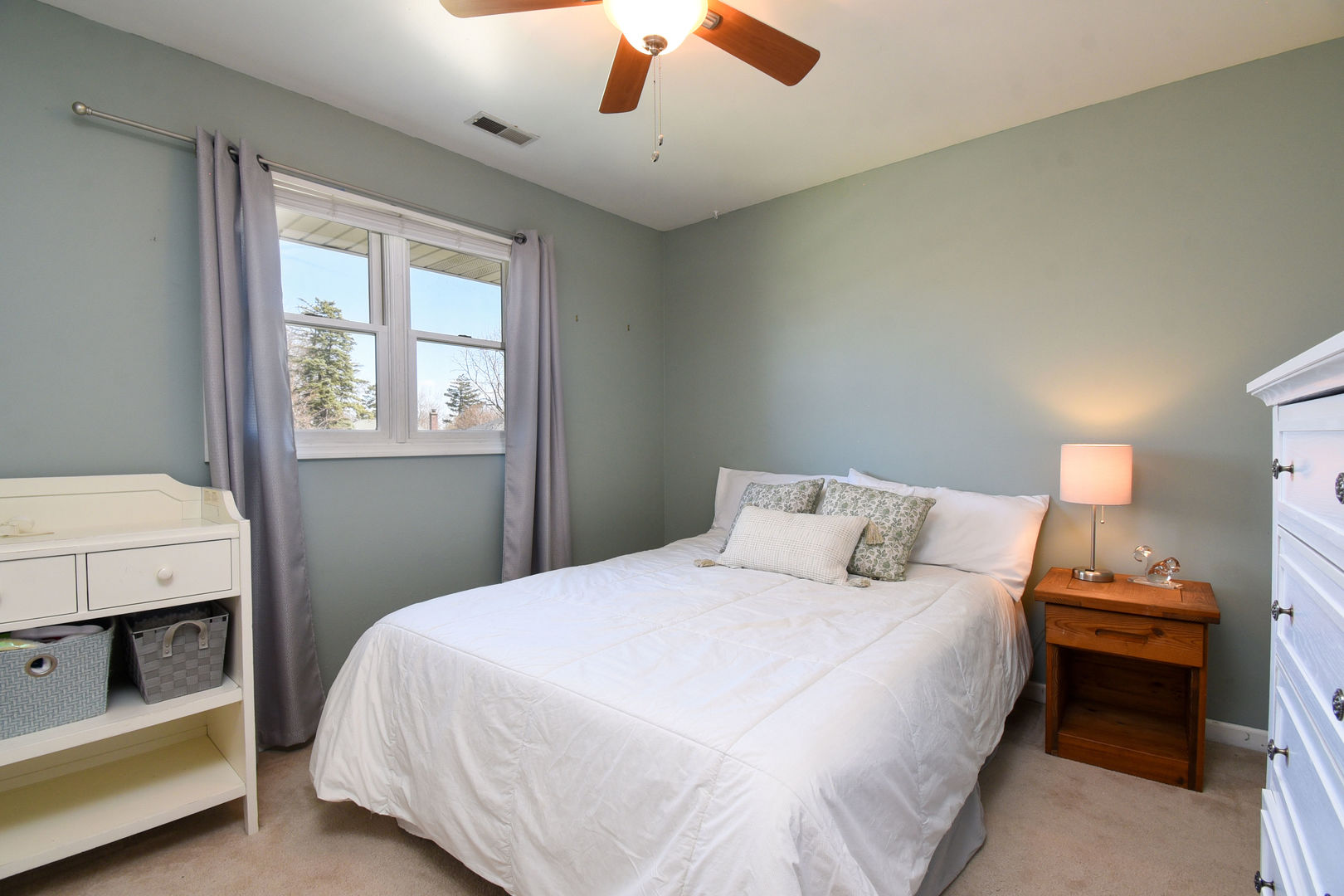 349 Blackhawk Road, Riverside, IL 60546