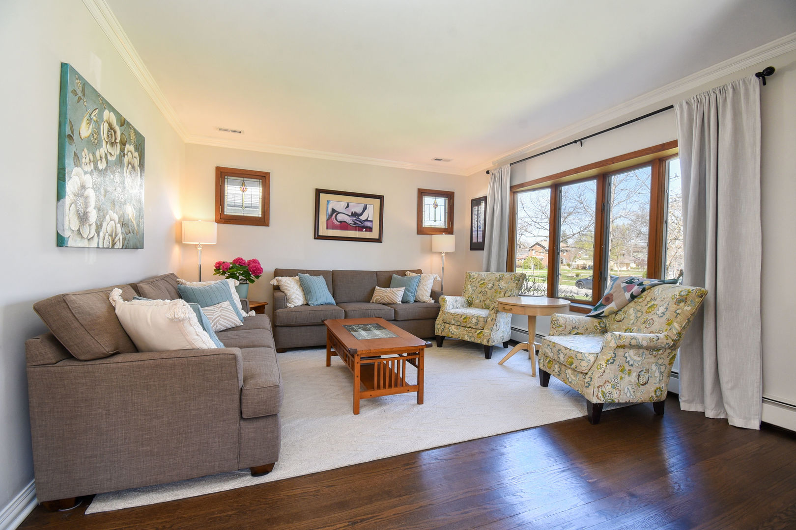 349 Blackhawk Road, Riverside, IL 60546