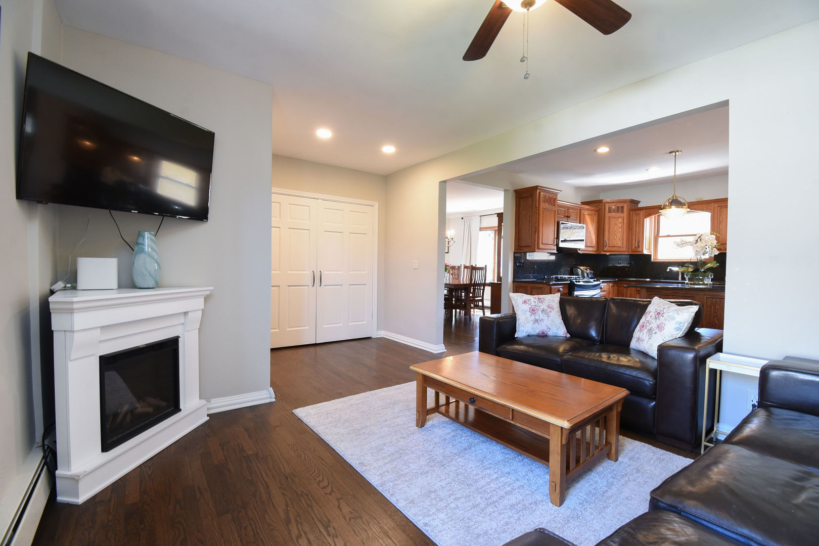 349 Blackhawk Road, Riverside, IL 60546