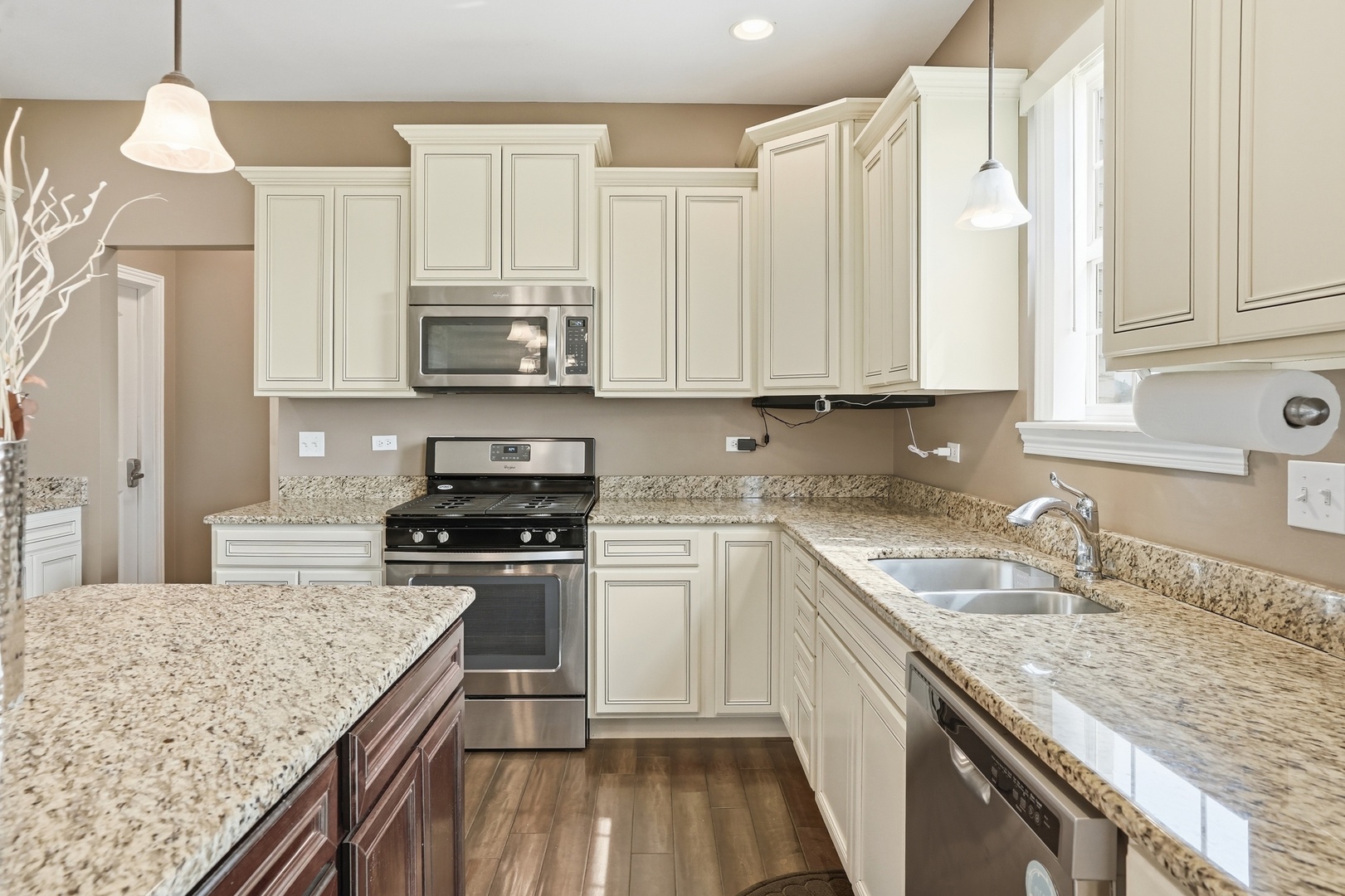 2247 S Robin Lane, Lynwood, IL 60411