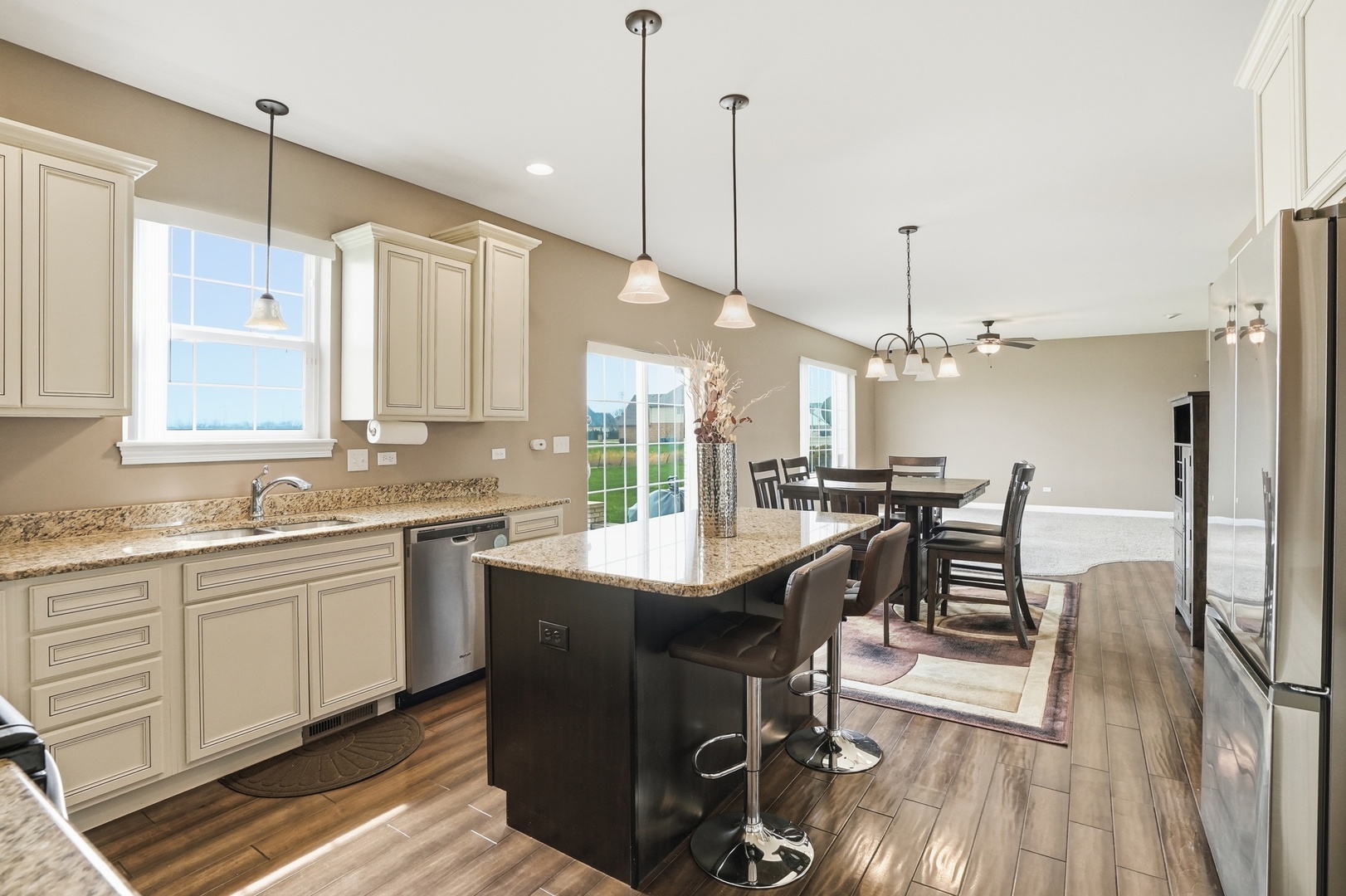 2247 S Robin Lane, Lynwood, IL 60411