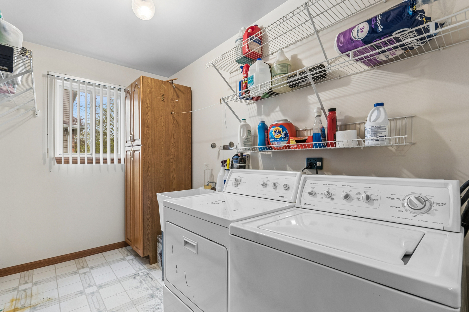 1921 Baldwin Way, Bolingbrook, IL 60490