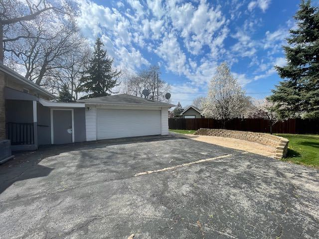 8574 W 73rd Place, Justice, IL 60458