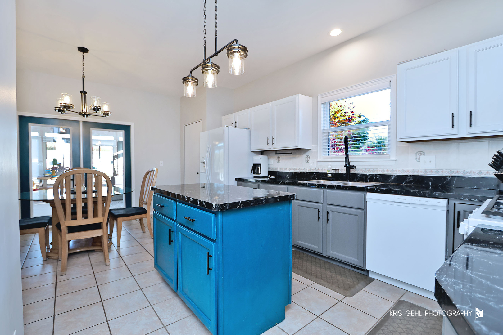 415 Kingsport Drive, Gurnee, IL 60031