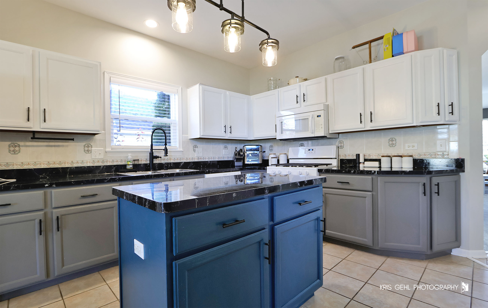 415 Kingsport Drive, Gurnee, IL 60031