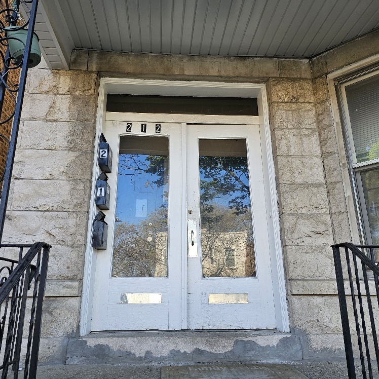 212 N LEAMINGTON Avenue, Chicago, IL 60644