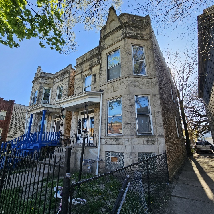 212 N LEAMINGTON Avenue, Chicago, IL 60644