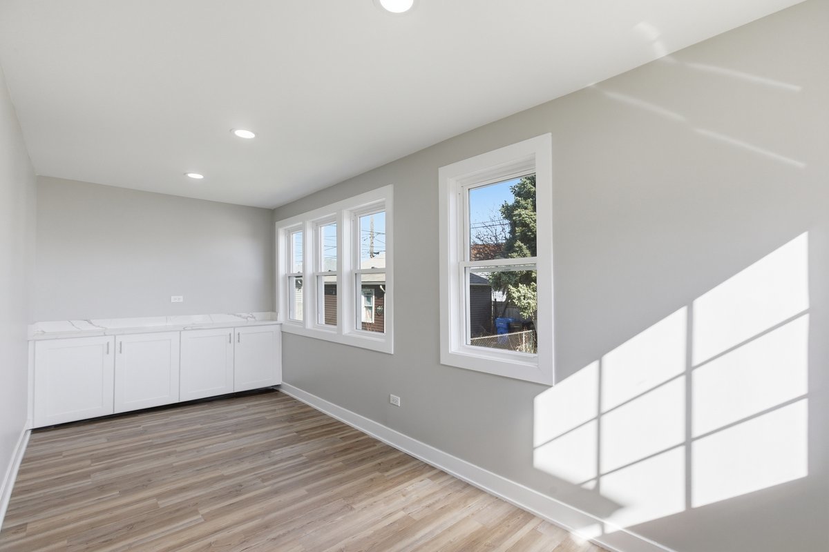 5020 W Fletcher Street, Chicago, IL 60641