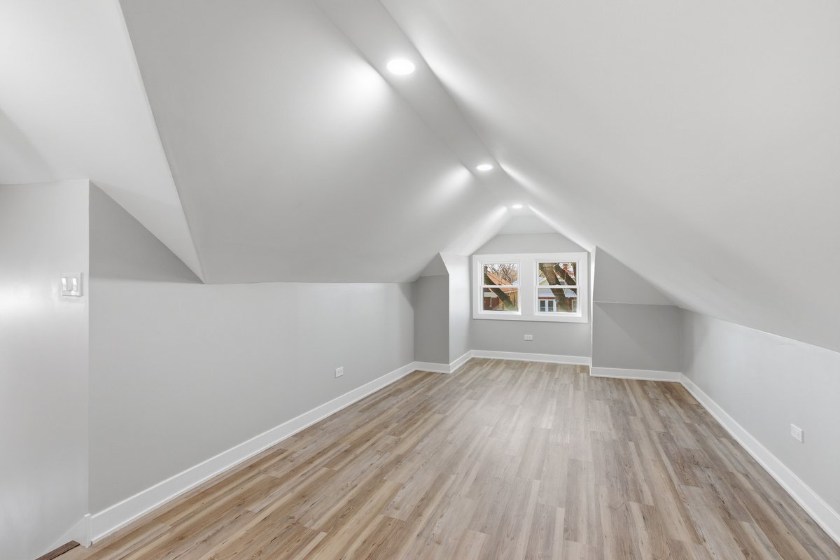 5020 W Fletcher Street, Chicago, IL 60641