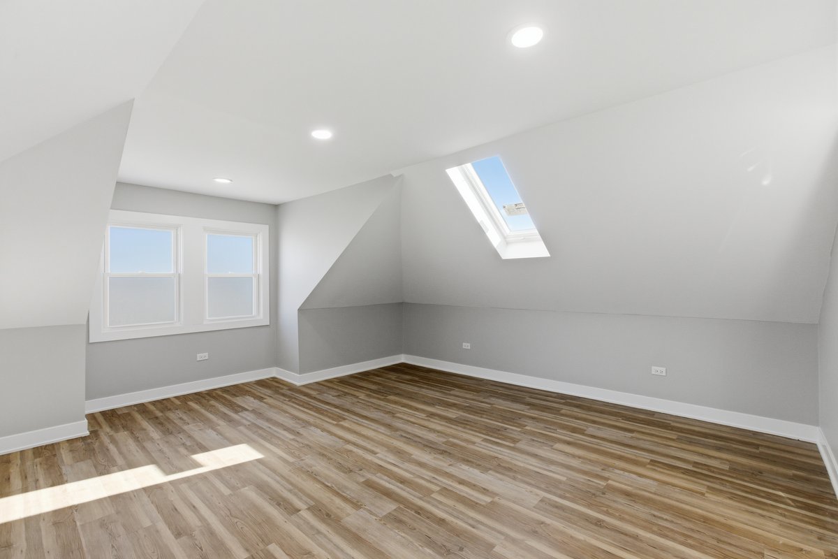 5020 W Fletcher Street, Chicago, IL 60641