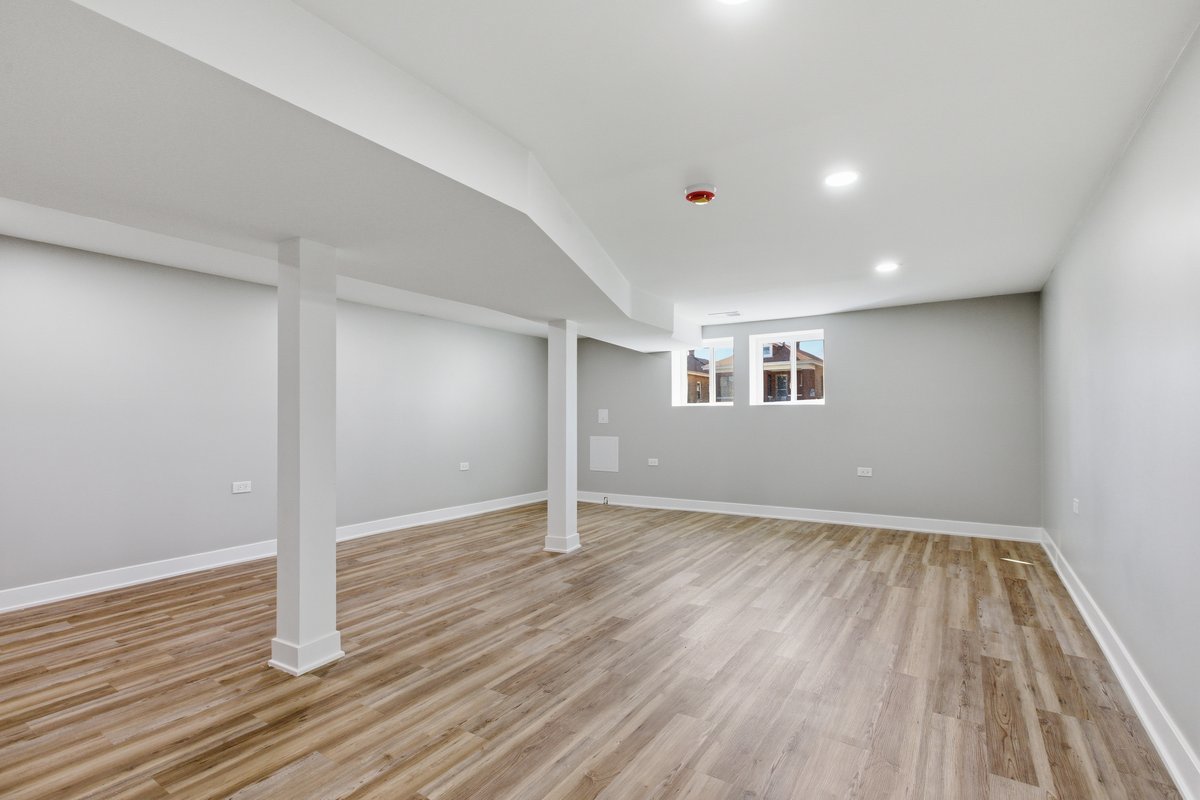 5020 W Fletcher Street, Chicago, IL 60641