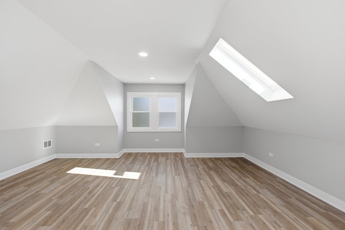 5020 W Fletcher Street, Chicago, IL 60641