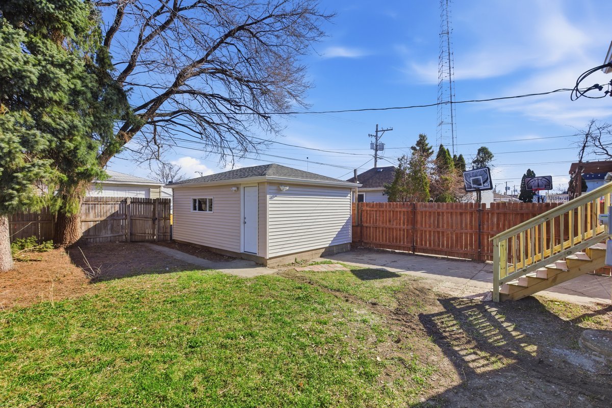 5020 W Fletcher Street, Chicago, IL 60641