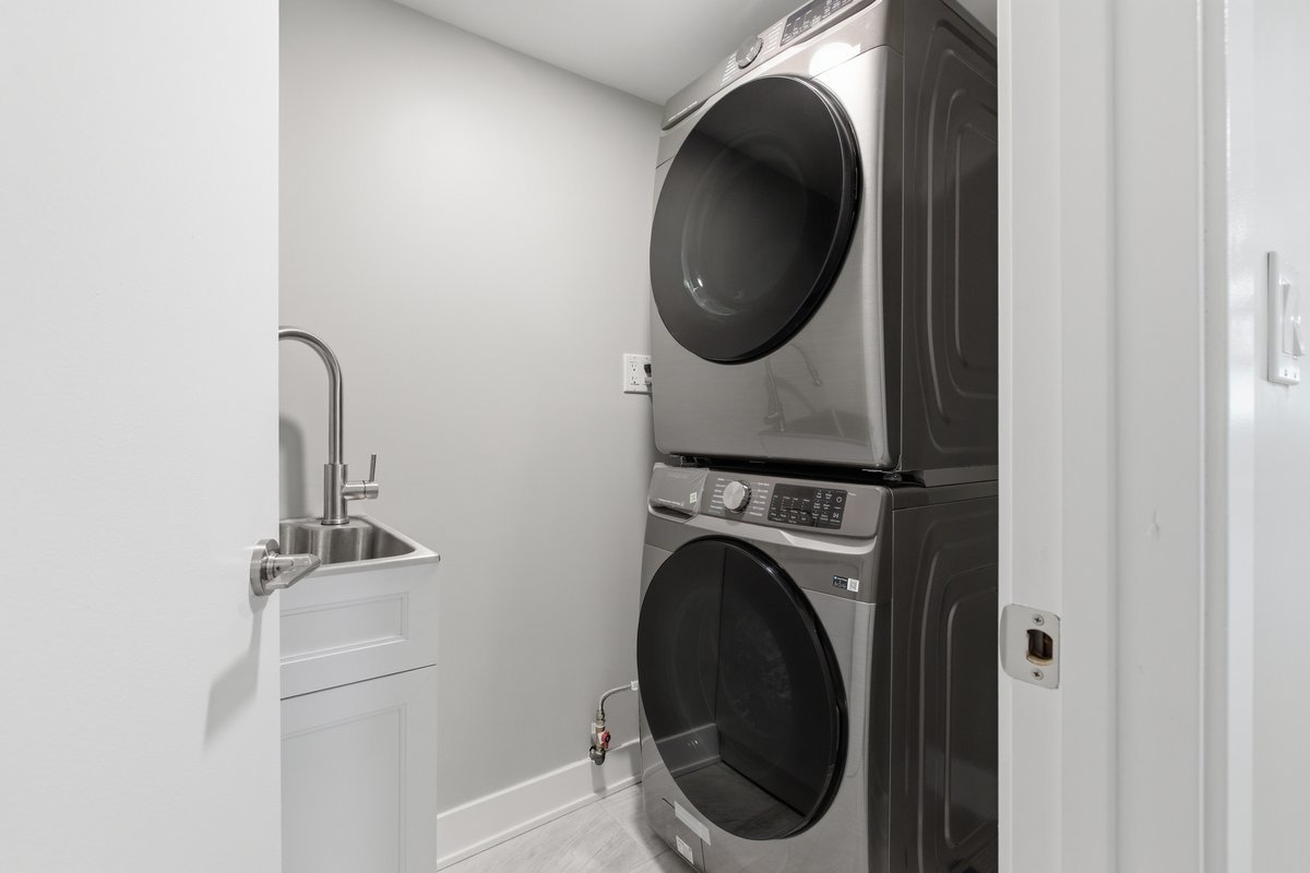 5020 W Fletcher Street, Chicago, IL 60641