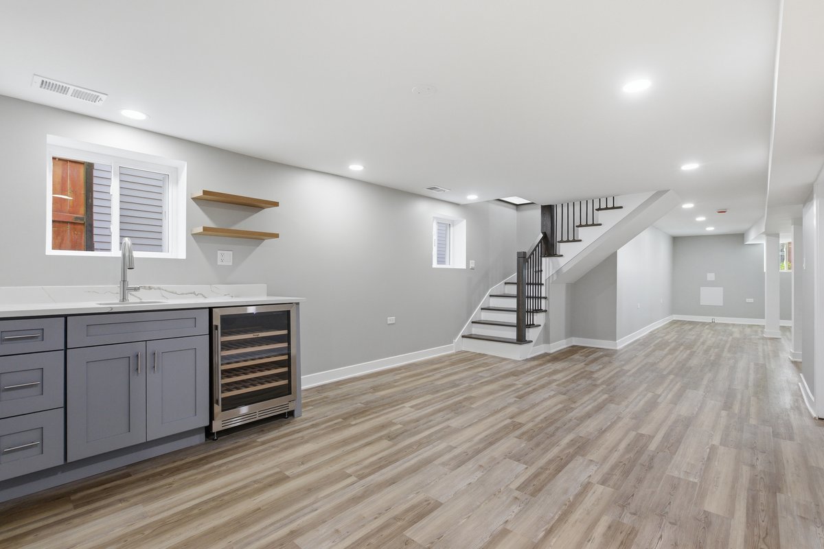 5020 W Fletcher Street, Chicago, IL 60641