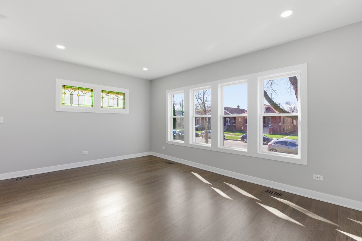 5020 W Fletcher Street, Chicago, IL 60641