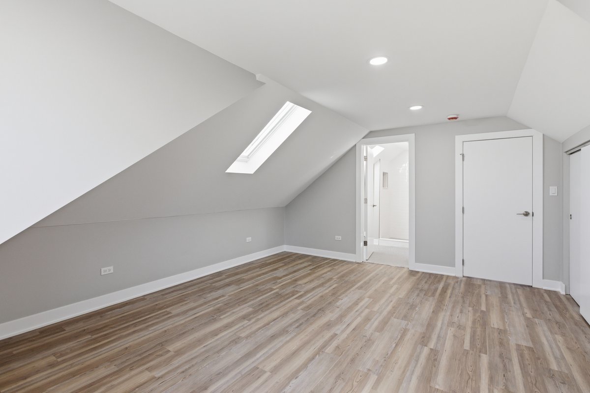 5020 W Fletcher Street, Chicago, IL 60641