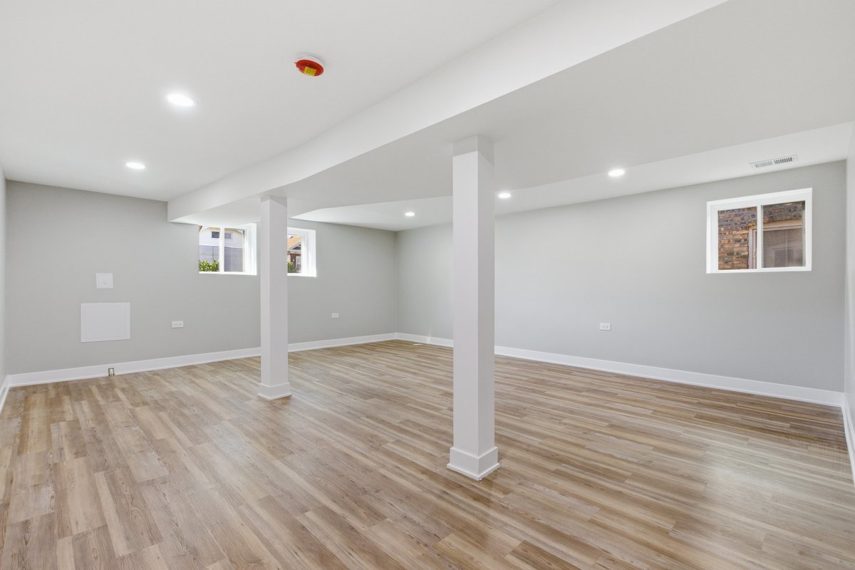 5020 W Fletcher Street, Chicago, IL 60641