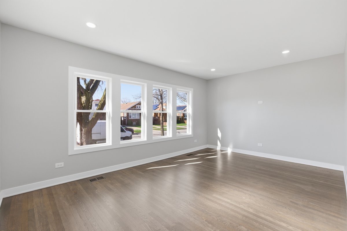 5020 W Fletcher Street, Chicago, IL 60641