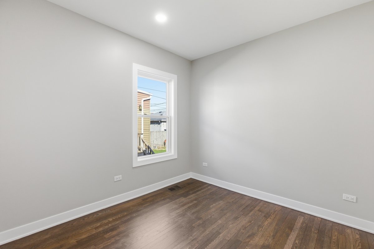 5020 W Fletcher Street, Chicago, IL 60641