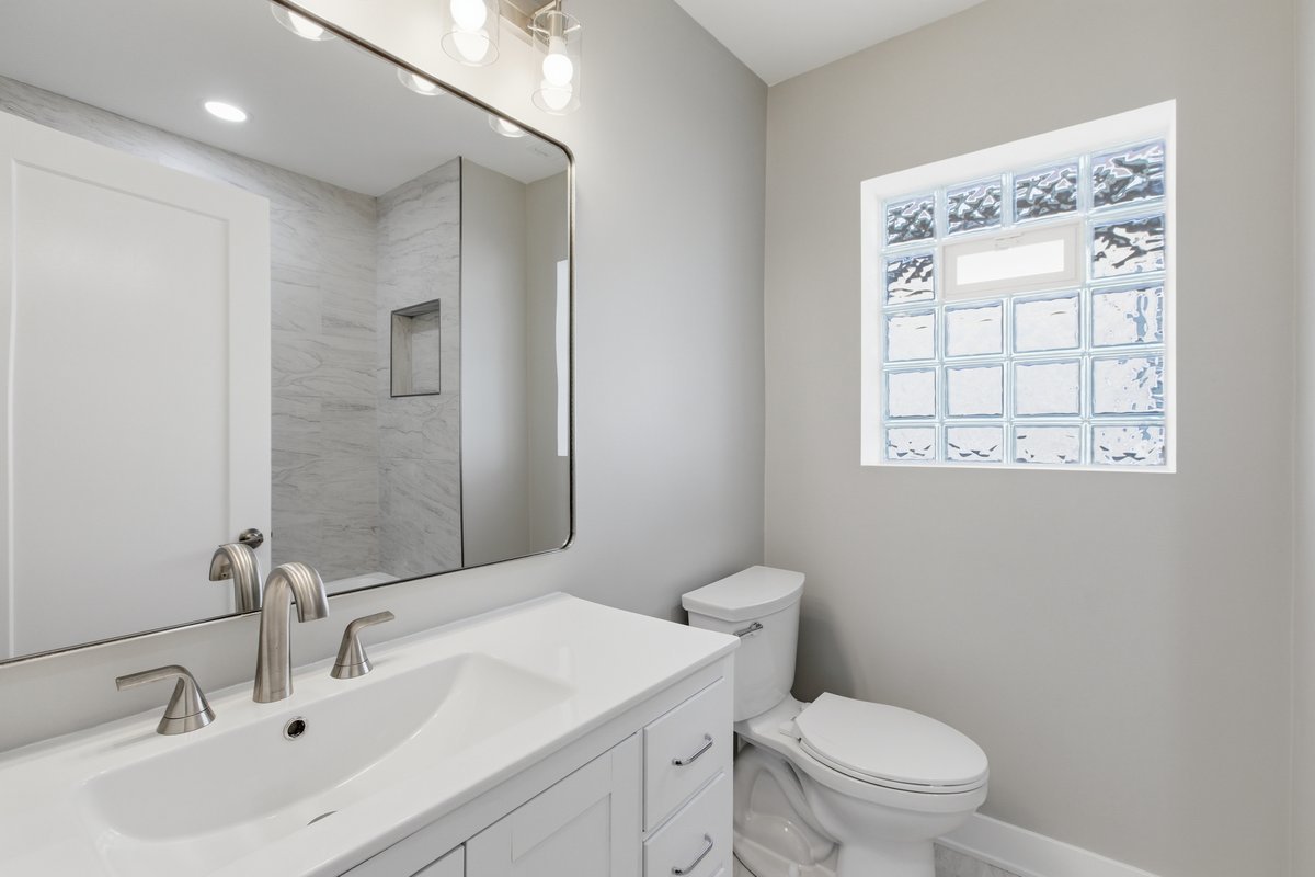 5020 W Fletcher Street, Chicago, IL 60641