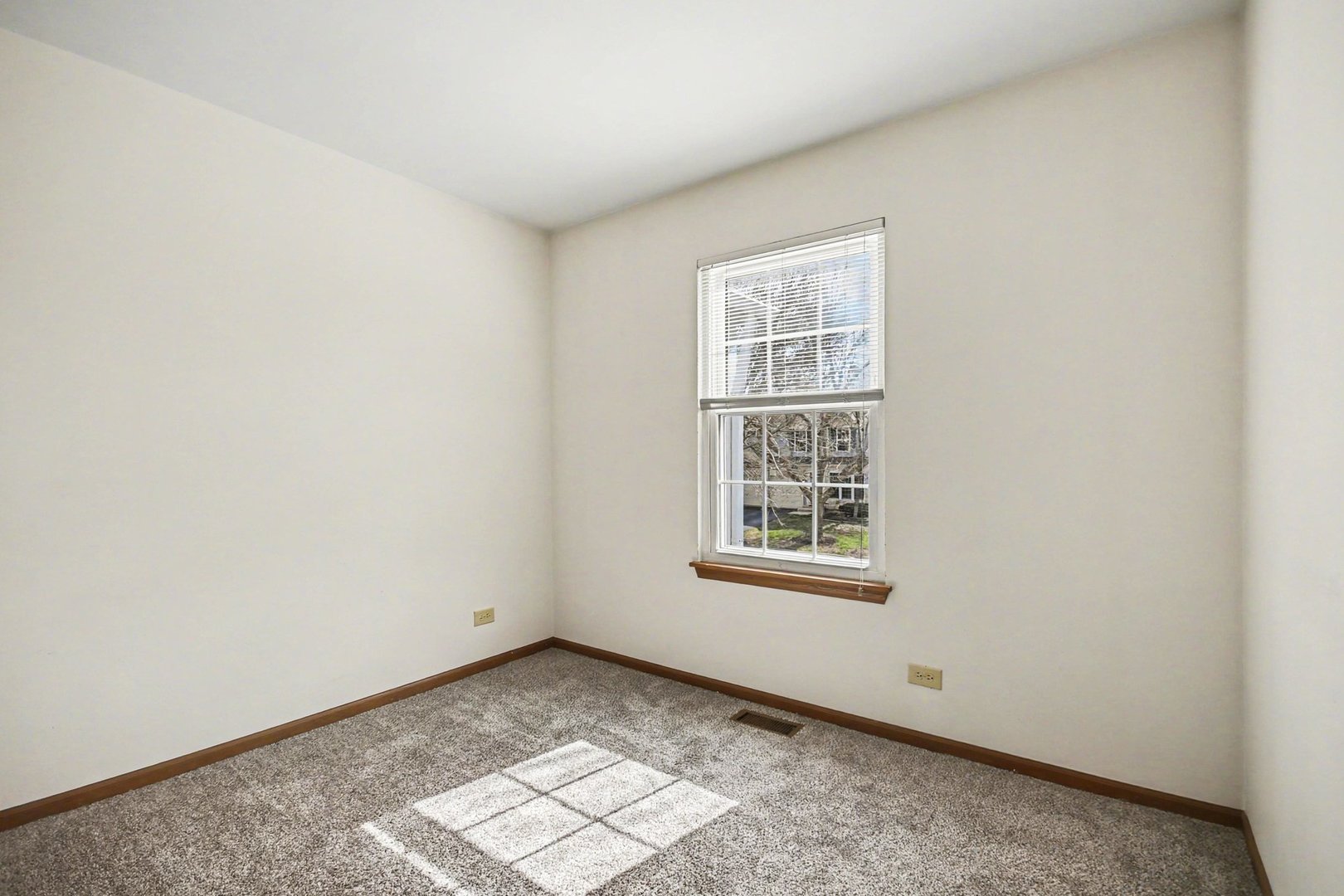 202 Shadybrook Lane, Aurora, IL 60504