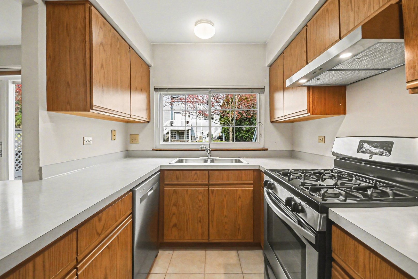 202 Shadybrook Lane, Aurora, IL 60504