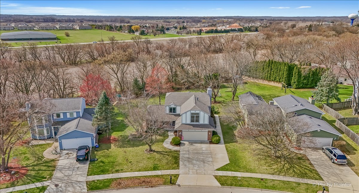 4917 W Glenbrook Trail, McHenry, IL 60050