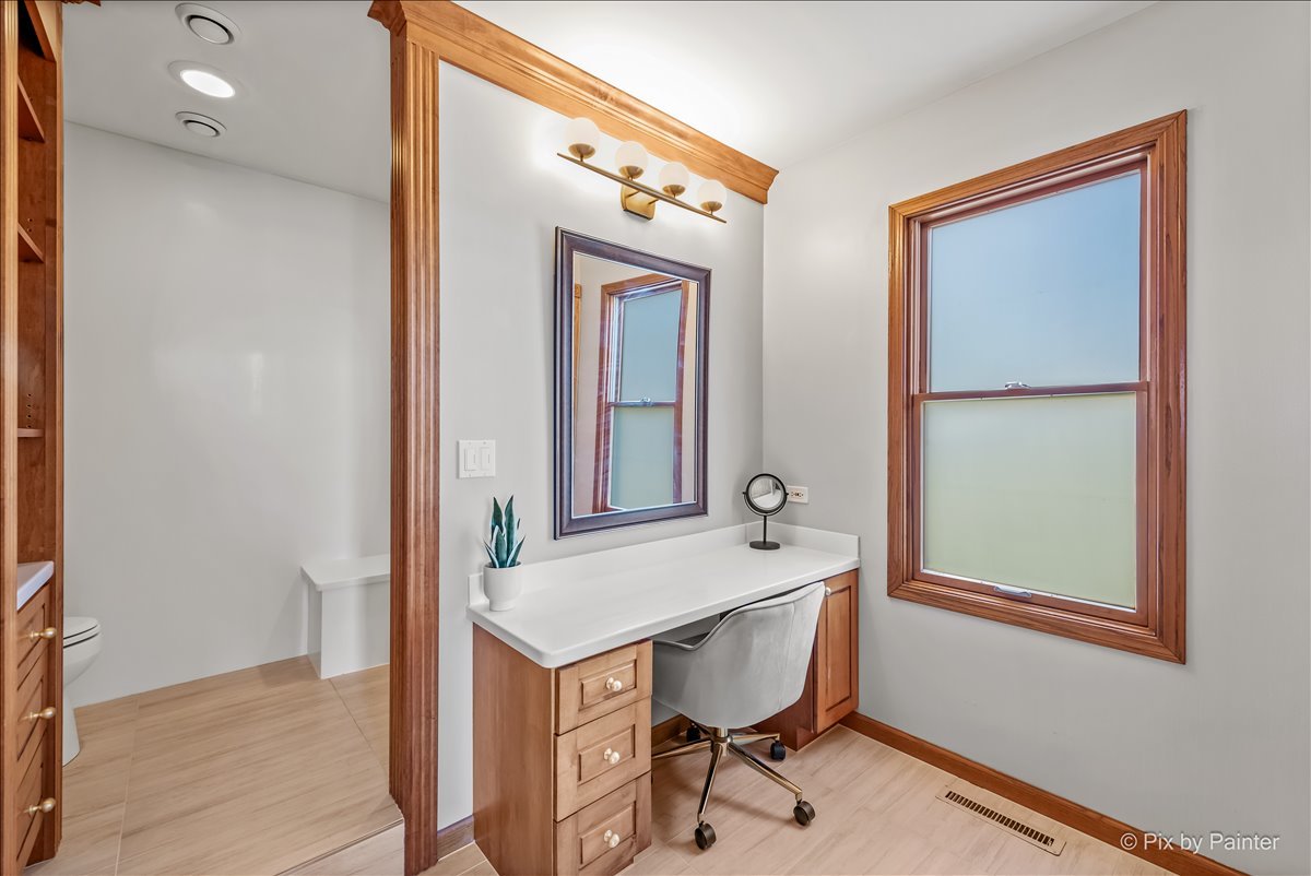 4917 W Glenbrook Trail, McHenry, IL 60050