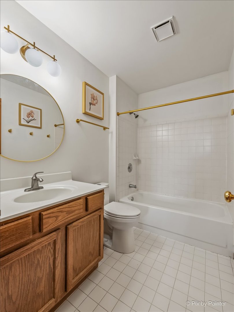 4917 W Glenbrook Trail, McHenry, IL 60050