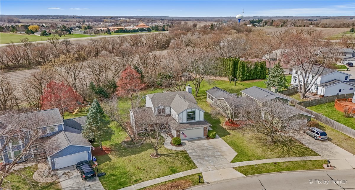 4917 W Glenbrook Trail, McHenry, IL 60050