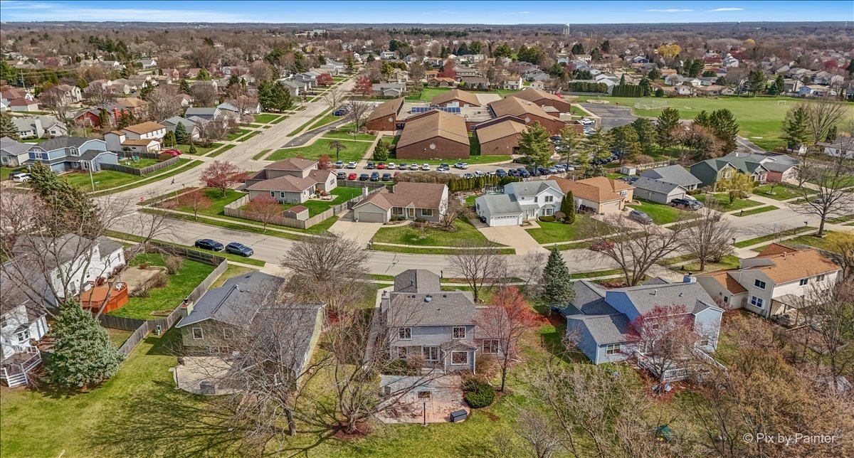 4917 W Glenbrook Trail, McHenry, IL 60050