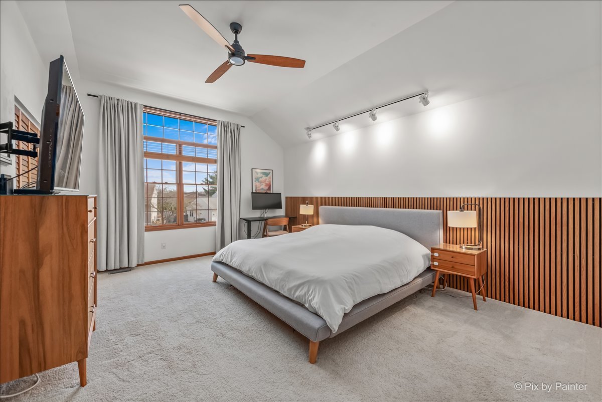 4917 W Glenbrook Trail, McHenry, IL 60050