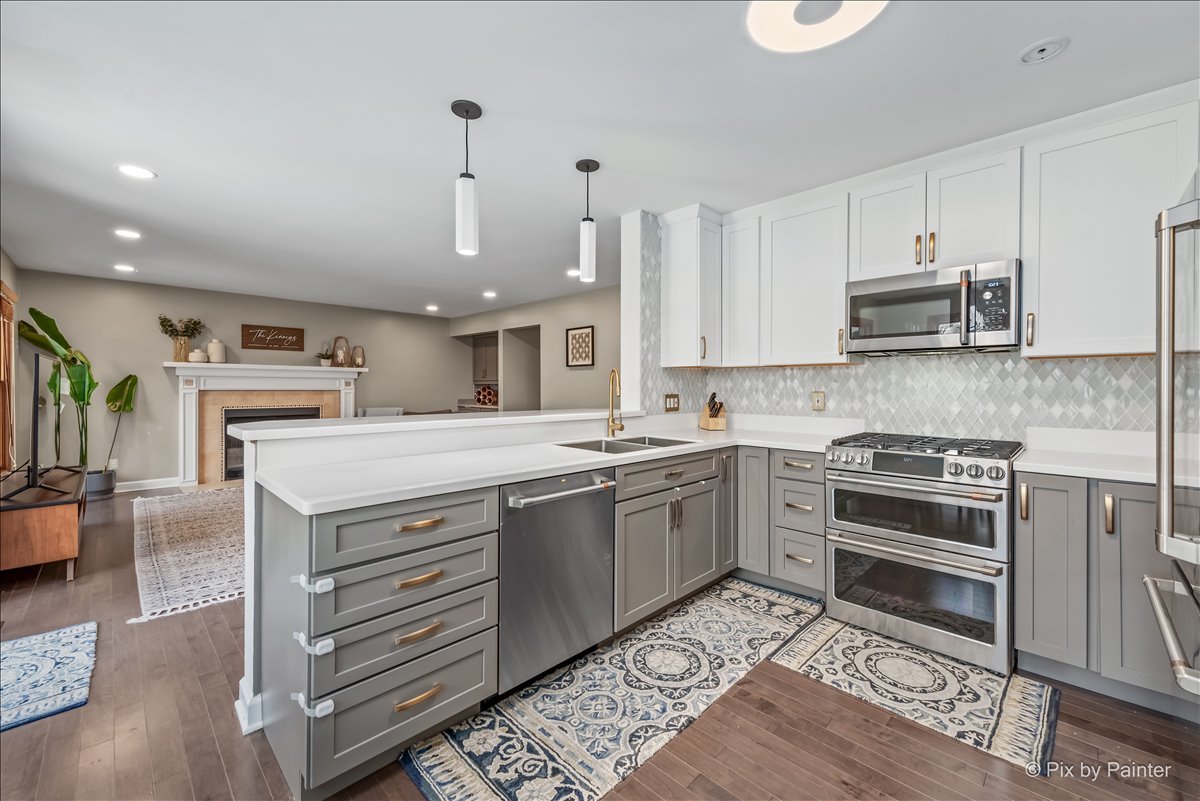 4917 W Glenbrook Trail, McHenry, IL 60050