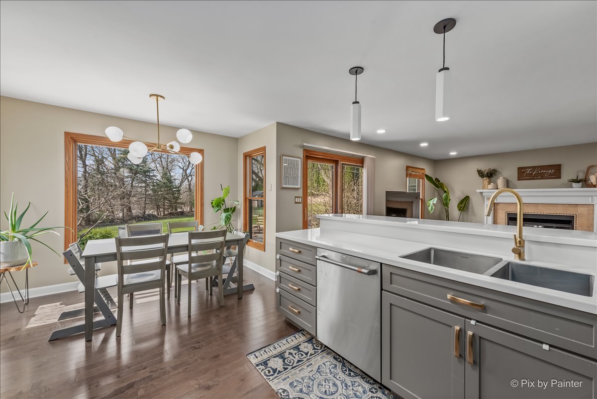 4917 W Glenbrook Trail, McHenry, IL 60050