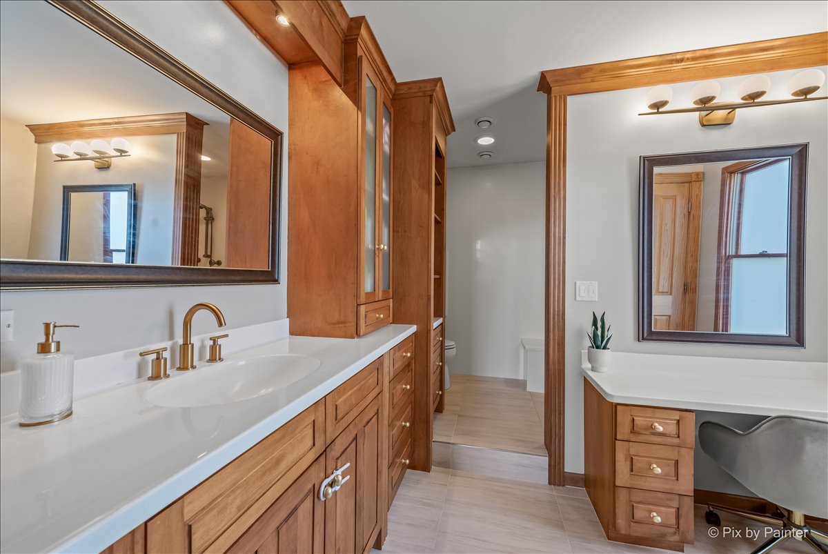 4917 W Glenbrook Trail, McHenry, IL 60050