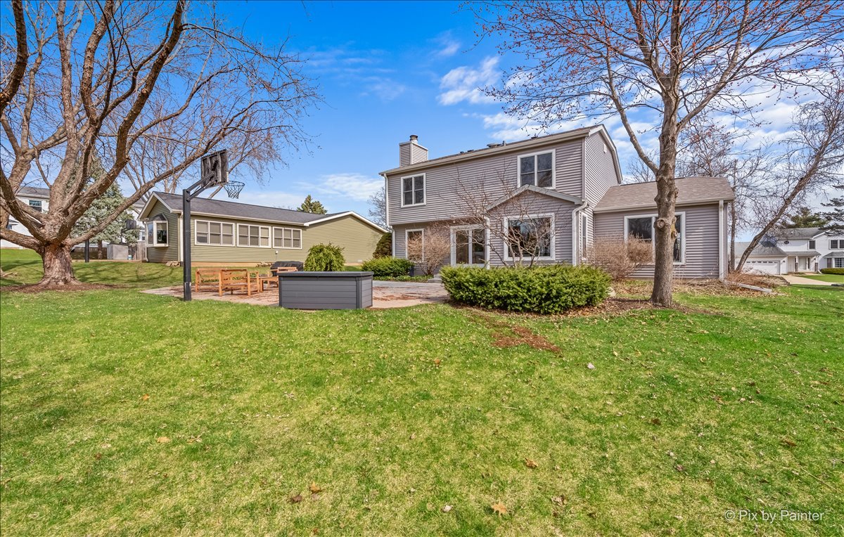 4917 W Glenbrook Trail, McHenry, IL 60050